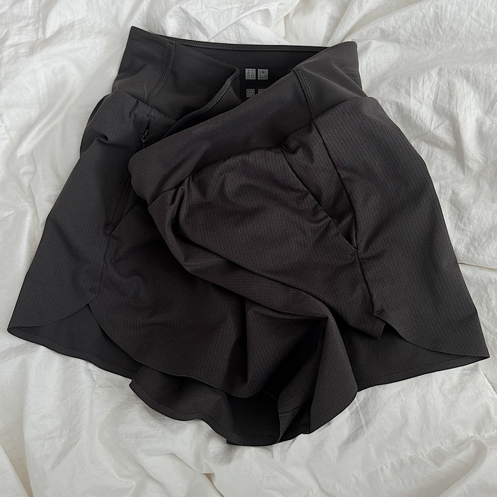 ˚₊· ͟͟͞͞➳❥ Uniqlo Workout Shorts (L)